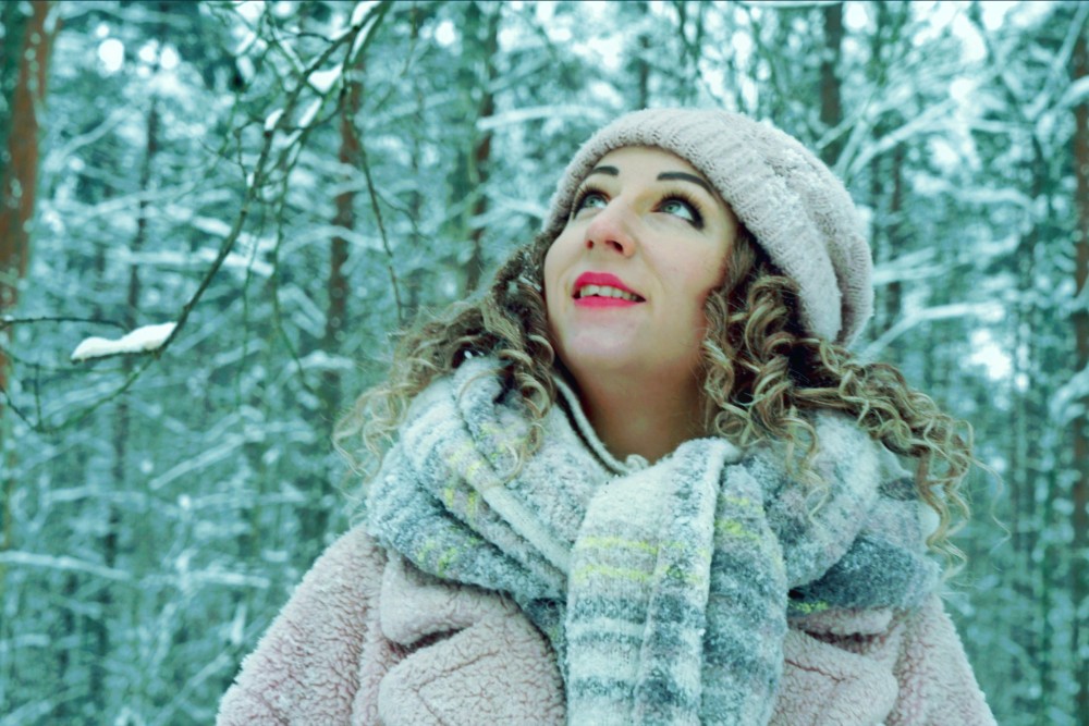 Anna Curly andis välja oma teise autorilaulu muusikavideo.