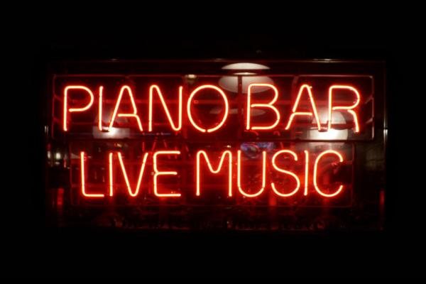 Pop-Up Piano Bar